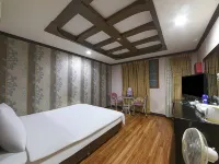 Chilgok Seokjeok Venus Hotels near Dodeogam Hermitage