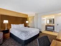 La Quinta Inn & Suites by Wyndham Oakland - Hayward Hotels in Hayward