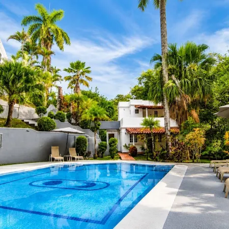 Alma Vida Hotel