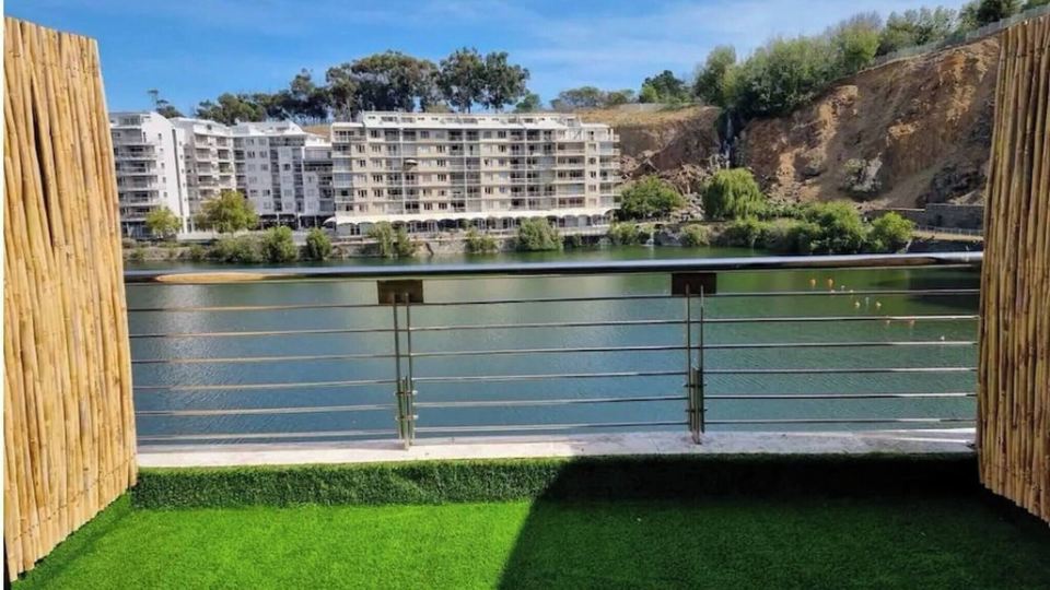 Modern Sleeps 2 Apartment Waterfall Views