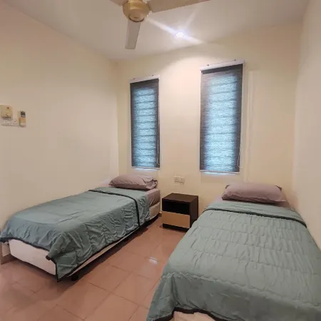 1st Island Homestay @ Bayan Baru