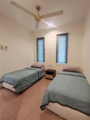 1st Island Homestay @ Bayan Baru - 2-Star