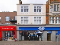 Charles Hope Staines Centre Hotels in Staines