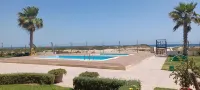 Beach Front Luxury Living Apartment - Pools