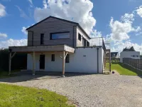 Modern Coastal Home With Scenic Terrace Views - Homestay