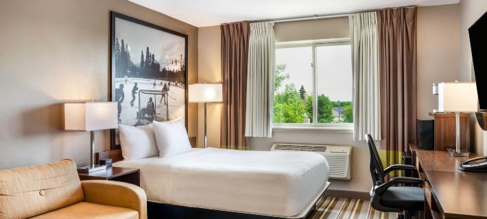 Super 8 by Wyndham Winnipeg West Hotels in Winnipeg