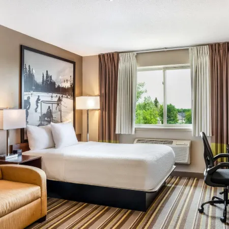 Super 8 by Wyndham Winnipeg West