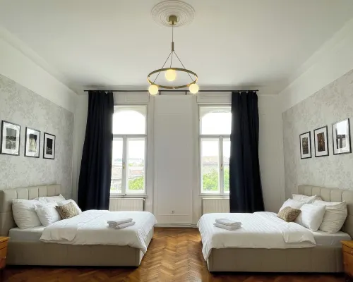 Klauzal Apartman Các khách sạn gần Cầu Xích