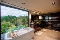 Oceanview Penthouse Suite & Beach Access - 5-Star