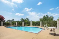 Best Western Plus Southpark Inn  Suites - Pools