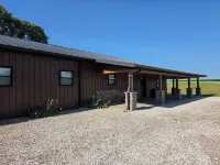 Lost Branch Lodge. Complete Exterior Remodel, Spring 2026! - Homestays