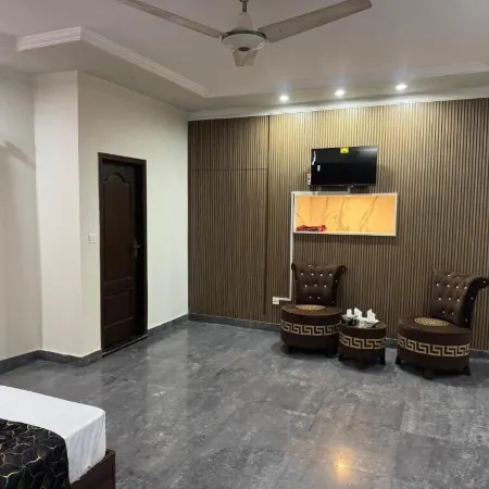 Shaheen Palace Hotel Gulberg