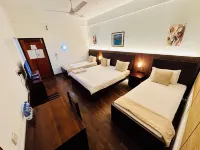 Subhas Tourist Hotel - พร้อมอาหารเช้า
