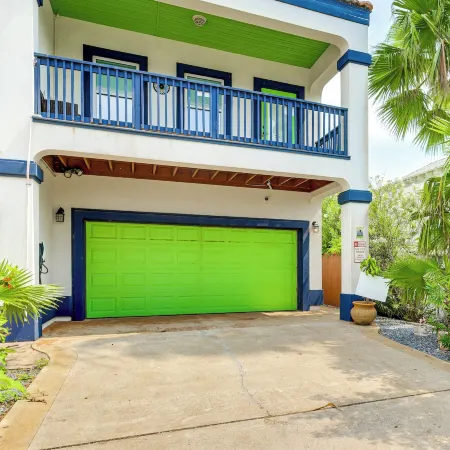 Steps to Beach: Oceanside Townhome w/ Heated Pool