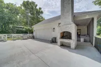 Walkable Rose District Retreat! 15 Mi to Tulsa - Homestays