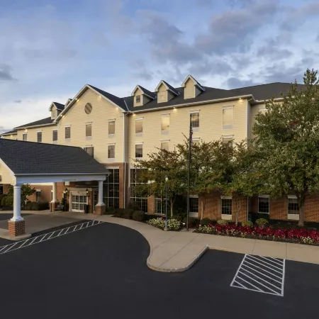 Hampton Inn & Suites State College at Williamsburg Square