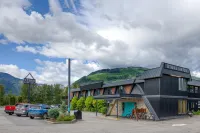 Stoke Hotel SureStay Collection by Best Western - Мотели