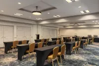 Hilton Garden Inn Milwaukee Northwest Conference Center - parking