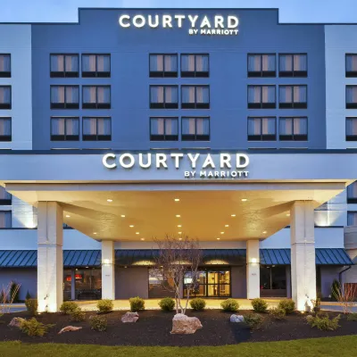 Courtyard Secaucus Meadowlands Hotels near Wollman Rink