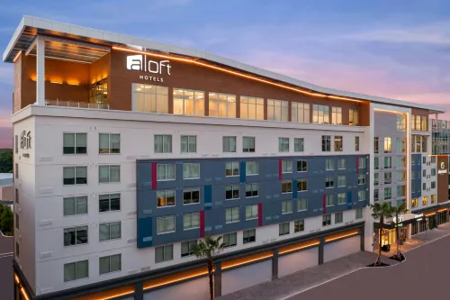 Aloft Tampa Midtown - Rooftop Pools
