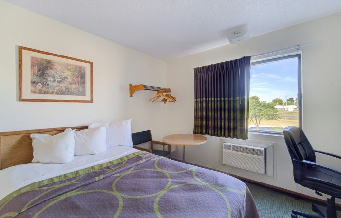 Capital O Amerihost Inn and Suites Kingdom City Hwy 54 MO