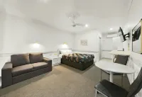 Centretown Motel - parking