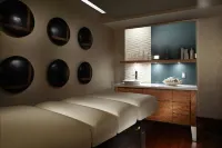 Montreal Airport Marriott in-Terminal Hotel - spa
