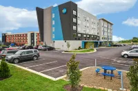 Tru by Hilton Pigeon Forge - parking