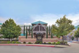 Holiday Inn Express & Suites ELK GROVE CENTRAL - HWY 99 by IHG