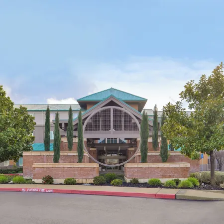 Holiday Inn Express & Suites ELK GROVE CENTRAL - HWY 99 by IHG