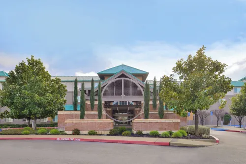 Holiday Inn Express & Suites ELK GROVE CENTRAL - HWY 99 by IHG - Wifi