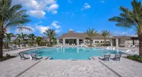 Landing Beautiful 2bd, Gym - Pools