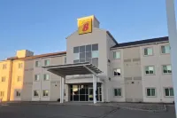 Super 8 by Wyndham Estevan - 2 звезды