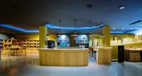 Chateau L Hospitalet Wine Resort and Spa - bar