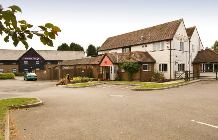 Premier Inn Farnborough West (Southwood)