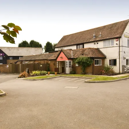 Premier Inn Farnborough West (Southwood)
