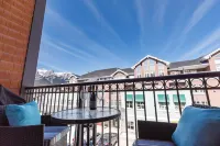 Westwinds - Funky Basecamp in the Rockies - Mountain view