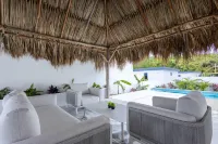 NEW Tropical Getaway With BBQ Pool - 4-Sterne