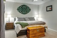 Patio & Courtyard! Elk City Townhome -  Privatzimmer