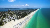 Sand & Sea Oasis: Condo with Private Beach Access - 4 estrellas