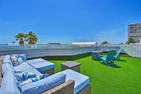 Coastal Surfside Swank by Beachside Management - 주차장