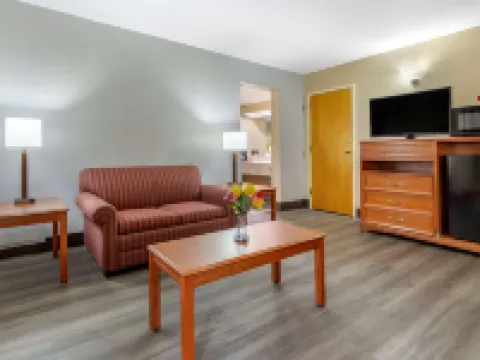 Econo Lodge & Suites Southern Pines Hotels in Moore County