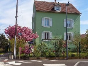 Quiet Apartment with Parking and Garden