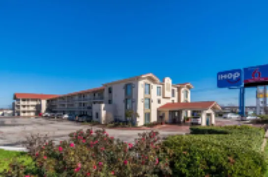 스튜디오 6 포트워스 웨스트 메디컬 센터