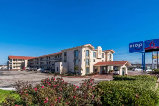 Studio 6 Fort Worth, TX - West Medical Center