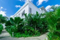 Mullins Grove Hotels near Mullins Bay