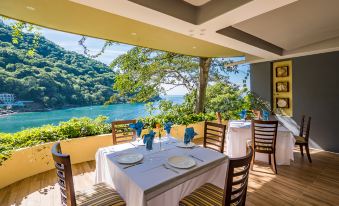 Beach Frontage Armonia Villa with Stunning Views.