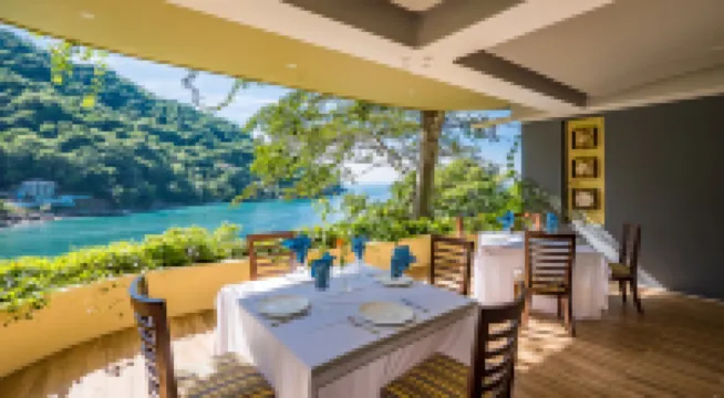 Luxury Beach Frontage Villa with Amazing Views for Rent