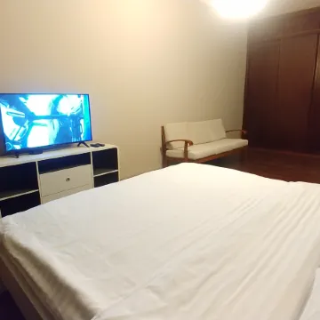 Charming 2-Bedroom Apartment in Heart of Kyiv Отели рядом с достопримечательностью «Андреевская церковь»