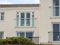 Harbour View Hotels near Morrisons Daily